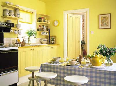 Маленькая жёлтая кухня