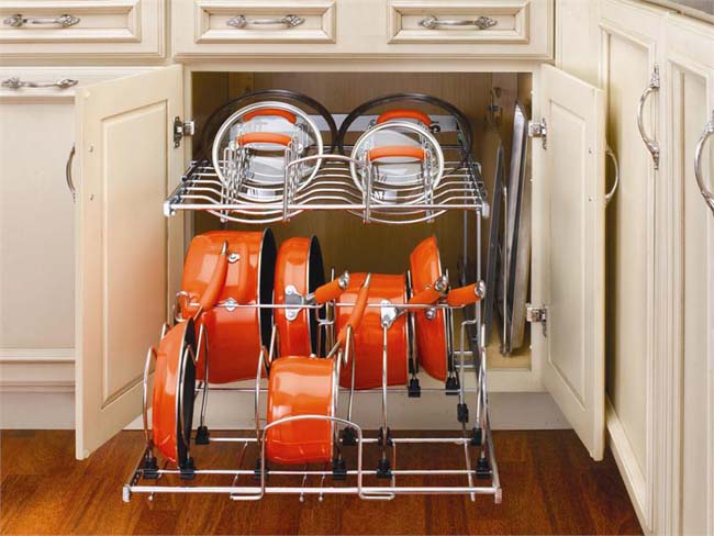 Хранение кастрюль и сковородок на маленькой кухне