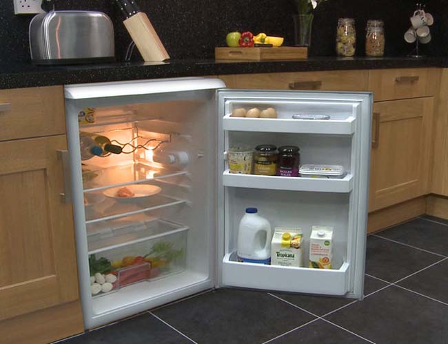 Як розмістити холодильник на маленькій кухні