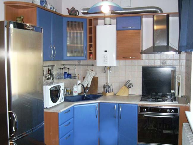 Дизайн маленькой кухни с газовой колонкой (60 фото)